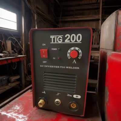 TIG 200 TIG συγκόλληση με τεχνολογία μετατροπέα MOS και πολικότητα εξόδου συνεχούς ρεύματος σε ασύγκριτη